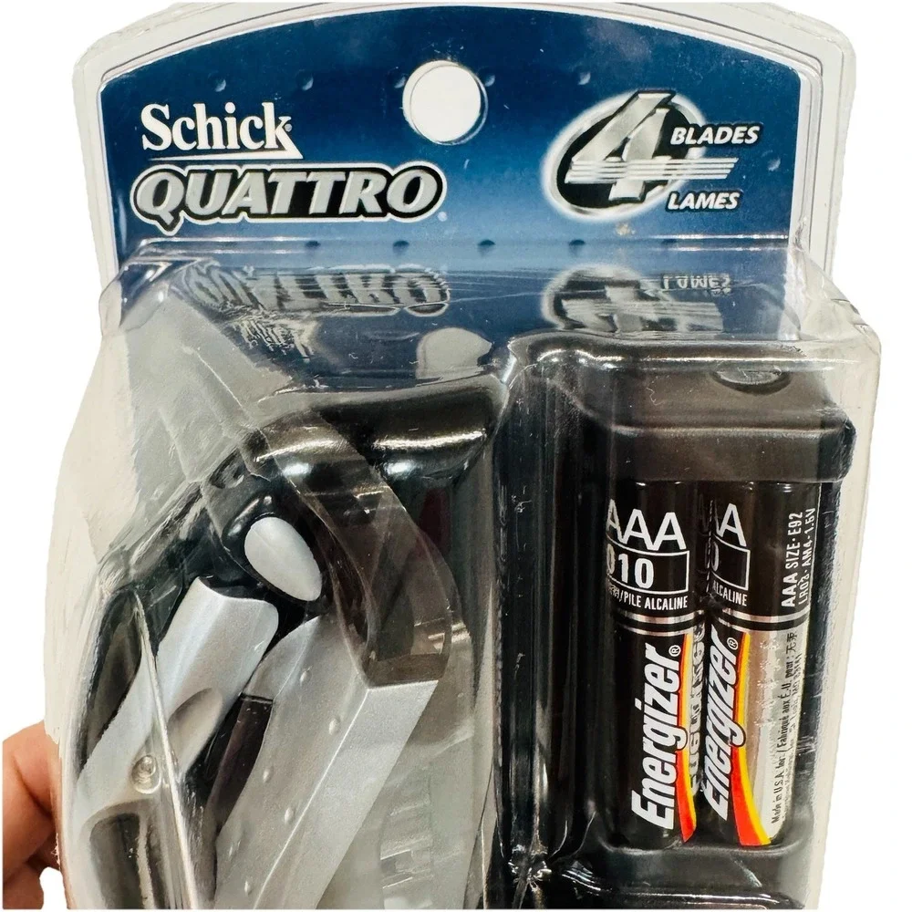 Vintage Men's Schick Quattro 4-Blade‎ Razor With Two Cartridge And Bonus Radio